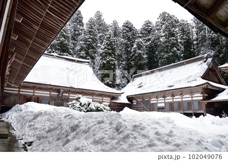冬の滝谷慈光寺(新潟県) 冬の滝谷慈光寺(新潟県) 102049076
