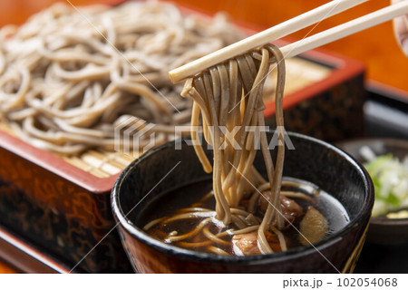 美味しい日本の蕎麦料理 102054068