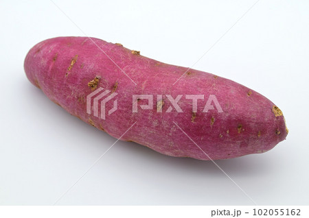 徳島県産の大津なると金時・白バック 102055162