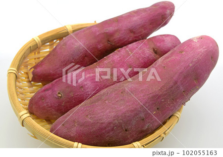 徳島県産の大津なると金時・白バック 徳島県産の大津なると金時・白バック 102055163