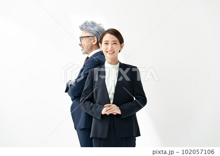 ビジネス　男性　女性　ミドル 102057106