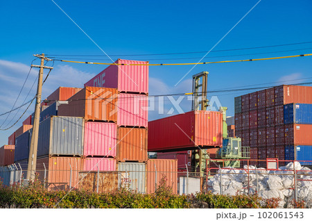 福岡港のコンテナヤード 102061543
