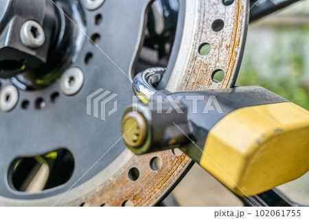 バイクの防犯対策　ディスクロック 102061755