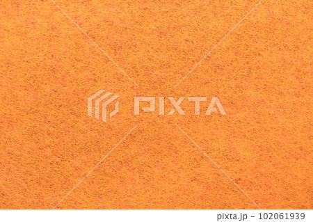 和紙重ねによる赤味を帯びたミカン色の背景素材 102061939