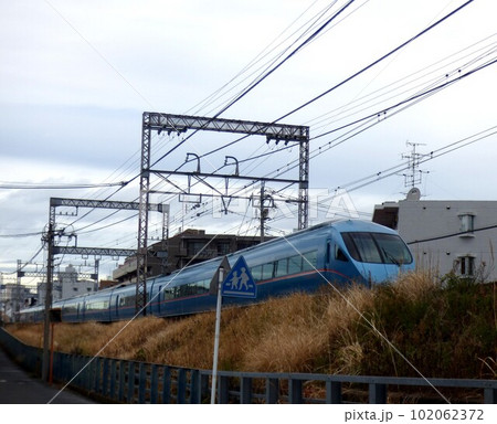 小田原駅 小田原線 東京都の新宿駅から小田原市結ぶ 小田急電鉄(小田急)鉄道路線 小田原駅 小田原線 東京都の新宿駅から小田原市結ぶ 小田急電鉄(小田急)鉄道路線 102062372