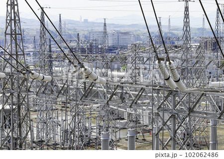 鉄塔 高圧鉄塔 送電線 鉄塔 高圧鉄塔 送電線 102062486
