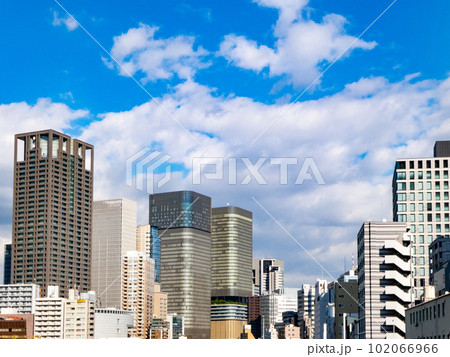 大阪市北区中之島からみた大阪の風景 102066966