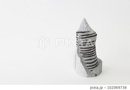 鉄筋コンクリート圧縮強度試験後に残されたテストピースの造形的な形状 102069736