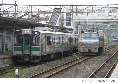 黒磯駅に停車中の東北本線701系（駅構内直流化前） 102071120