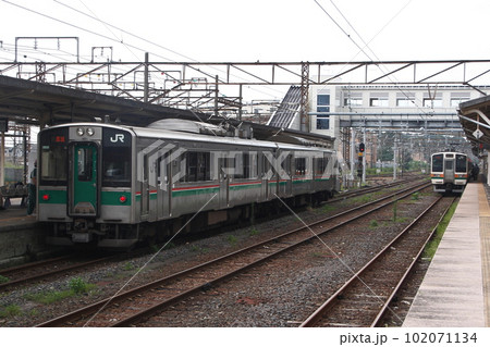 黒磯駅に停車中の東北本線701系・211系(駅構内直流化前) 黒磯駅に停車中の東北本線701系・211系(駅構内直流化前) 102071134