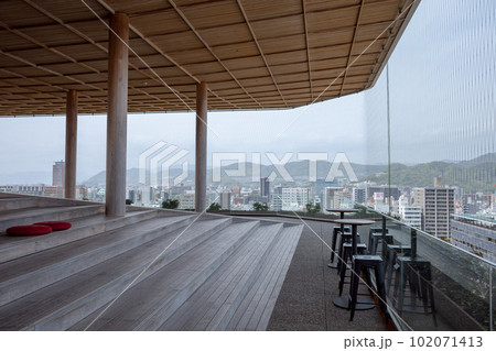 広島市平和記念公園が見渡せるランドマークおりづるタワー 102071413