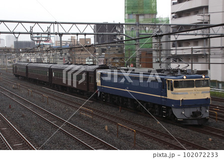 旧型客車の回送列車（EF65形500番台牽引） 102072233