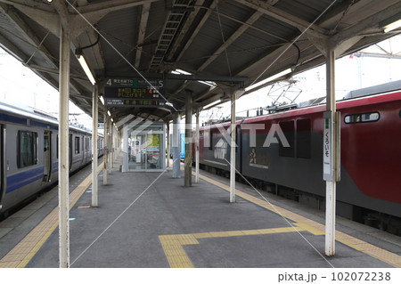 黒磯駅に停車する貨物列車 黒磯駅に停車する貨物列車 102072238
