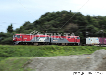 東北本線を行くEH500形牽引の貨物列車（栃木県内） 102072527