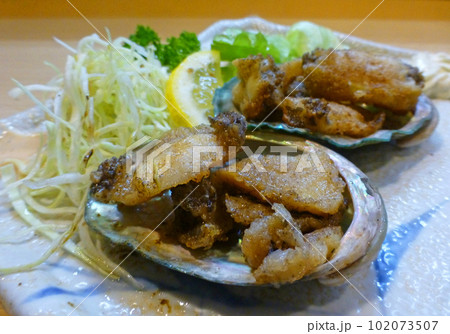 高級食材アワビのバター焼きの写真 102073507