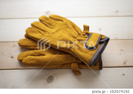 キャンプなどアウトドアで便利耐熱皮手袋 102074192