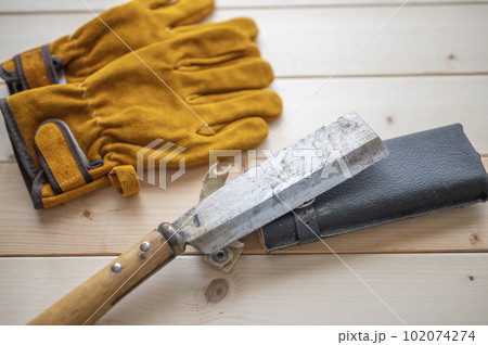 キャンプ道具皮手袋と斧 キャンプ道具皮手袋と斧 102074274