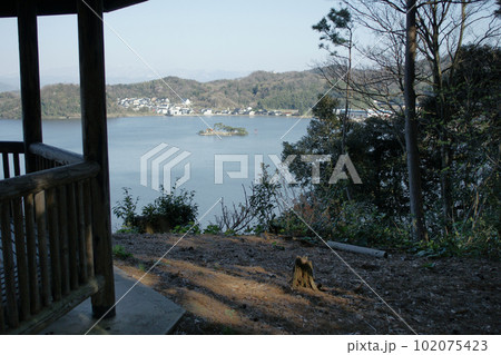 鳥取　四季の散歩　春　青島　 102075423