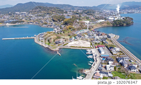 片島上空から望む川棚町 102076347