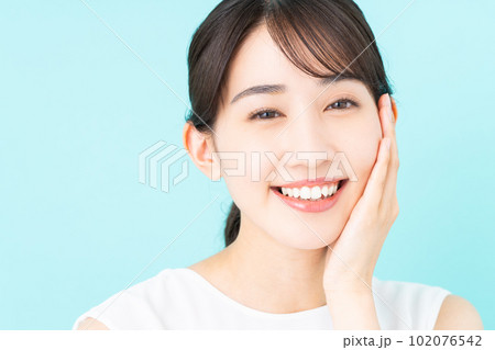若い女性のビューティ 102076542