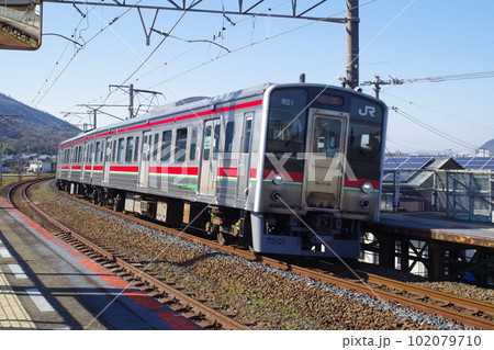 四国予讃線の讃岐府中駅の景色 102079710