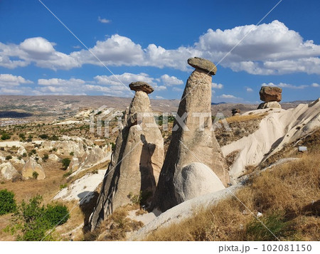 カッパドキアの三姉妹の岩 102081150