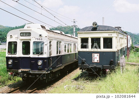 別所温泉で並ぶ上田電鉄7200系とモハ5250形 102081644