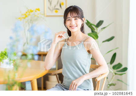 若い女性のビューティ 102081645