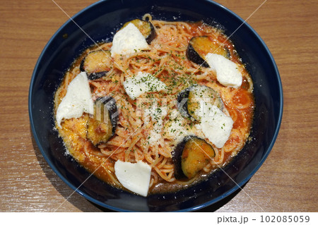 トマトソースパスタ07 102085059