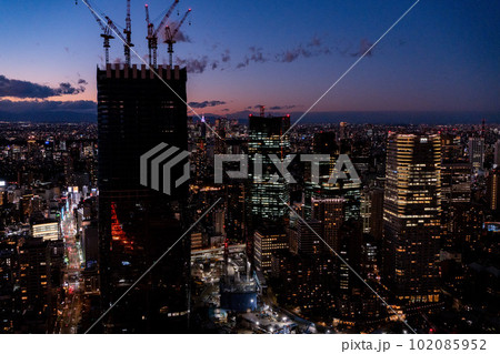東京タワーの展望台から見た夜景 東京タワーの展望台から見た夜景 102085952