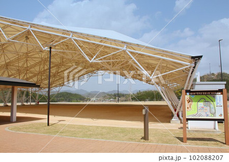 道の駅 京丹波 味夢の里　京丹波プラザ　上屋(交流広場)テント　全景 102088207