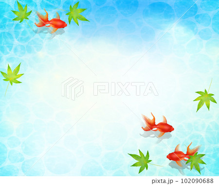 紅葉の葉、空の映る水面ー赤色の金魚が優雅に泳ぐ水の波紋が美しい夏
