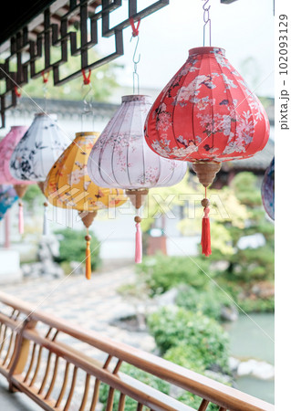 孫文中国庭園（中山公園）の中国式の灯篭 102093129