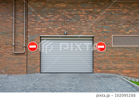 Automatic electric roll-up garage gate for departure 102095288