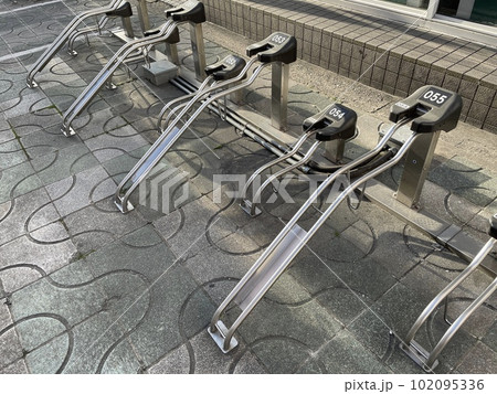 無人の駐輪場 102095336