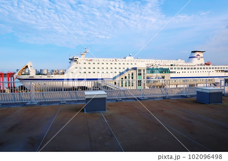 苫小牧西港フェリーターミナル送迎デッキからの風景 102096498
