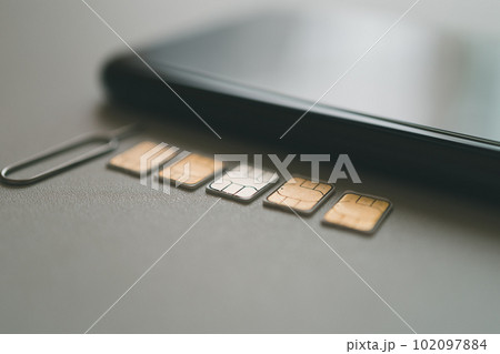 SIMカード5枚とSIMピンとスマホ SIMカード5枚とSIMピンとスマホ 102097884