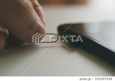 SIMカードの入れ替え SIMカードの入れ替え 102097938