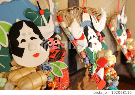 上巳の節句に熊手で作られた人形で祝う 上巳の節句に熊手で作られた人形で祝う 102098110