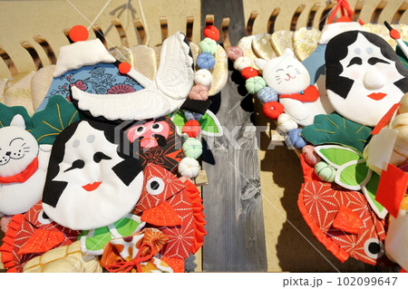 上巳の節句に熊手で作られた人形で祝う 上巳の節句に熊手で作られた人形で祝う 102099647