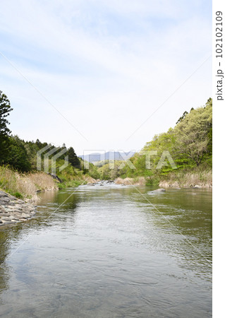 新緑と清流 那珂川の流れ【栃木県那須塩原市】 新緑と清流 那珂川の流れ【栃木県那須塩原市】 102102109