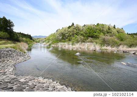 新緑と清流 那珂川の流れ【栃木県那須塩原市】 新緑と清流 那珂川の流れ【栃木県那須塩原市】 102102114