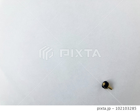 白い背景と水道のケレップ 102103285