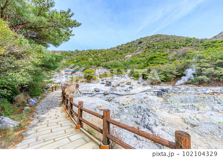 春の雲仙地獄　長崎県雲仙市 102104329