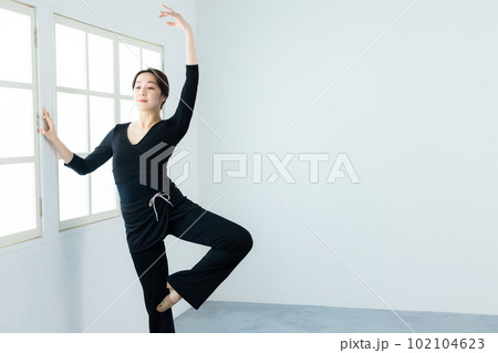 ダンサー　ストレッチ　　　 102104623
