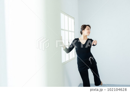 ダンサー　ストレッチ　　　 102104628