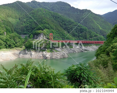 群馬県藤岡市 神流湖 琴平橋 風景 群馬県藤岡市 神流湖 琴平橋 風景 102104944