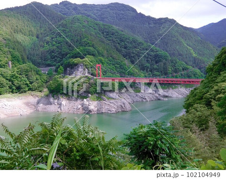 群馬県藤岡市 神流湖 琴平橋 風景 群馬県藤岡市 神流湖 琴平橋 風景 102104949
