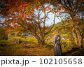 侍と紅葉 102105658