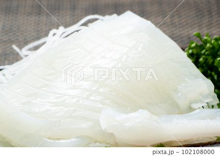 ケンサキイカ(剣先烏賊)の刺身。 ケンサキイカ(剣先烏賊)の刺身。 102108000